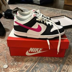 NWT Nike Dunk Low Obsidian Fierce Pink SIZE 8.5